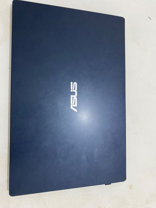 Asus E510K Ram 4 Gb SSD 256 Gb LCd 15.6 HD