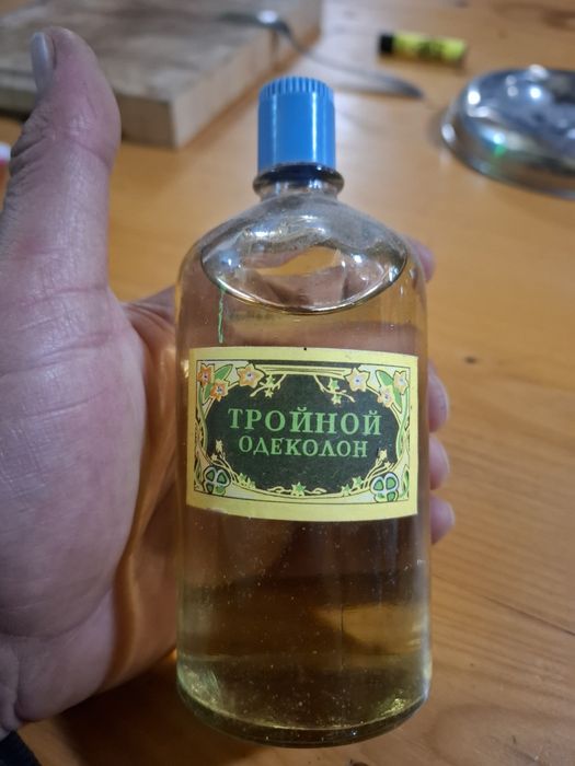 Продавам стар одеколон тройной