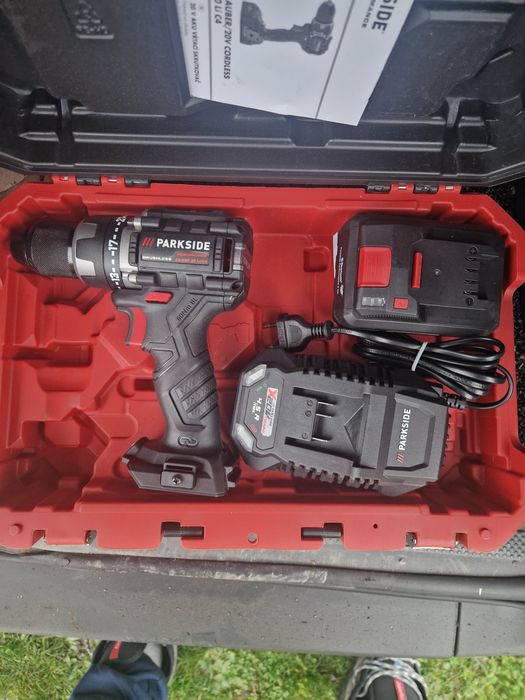 родавам  винтоверт със зарядно  и батерия.