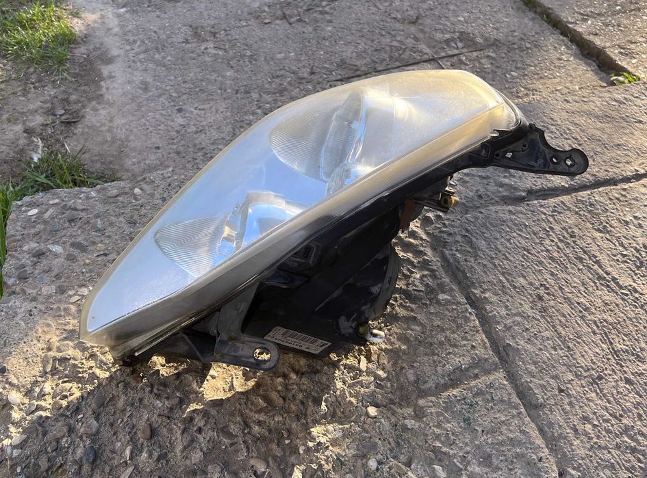 Far partea dreapta Opel Tigra TwinTop B