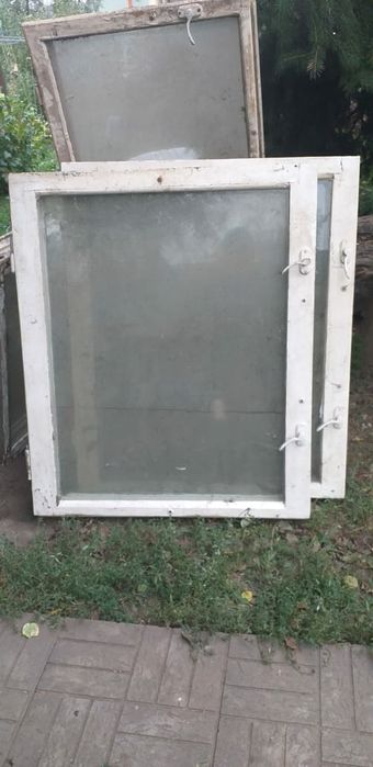 Окна деревяные со стеклами