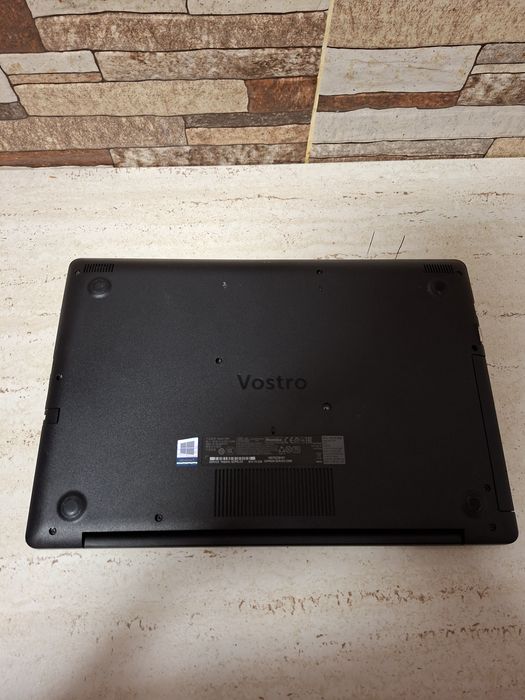 Laptop DELL, i7 10510u, 16 GB RAM, SSD M2 250 GB, GPU Radeon 610