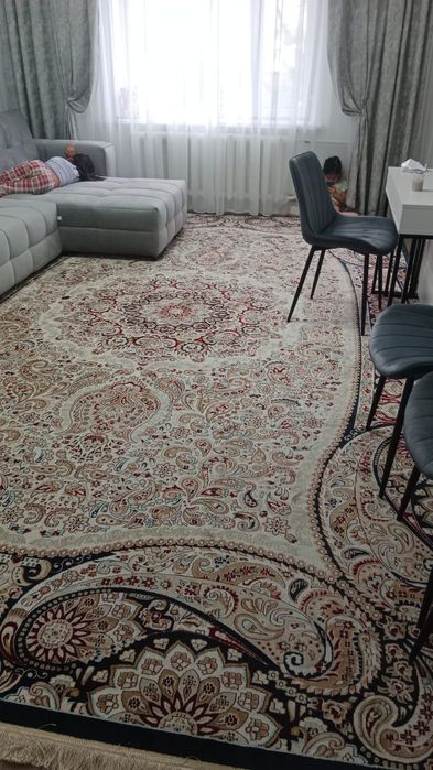 Продам турецкий ковер хорошо состаяние