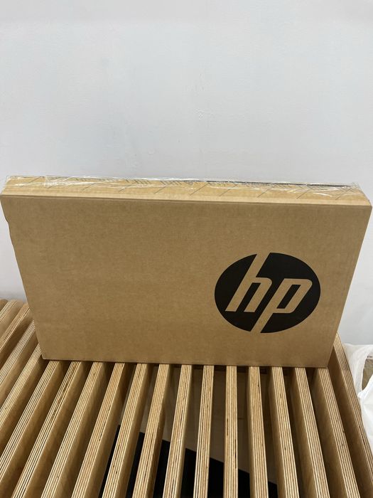 срочно продается ноутбук HP с коробкой  Rayzen 3 Ram 8 gb
