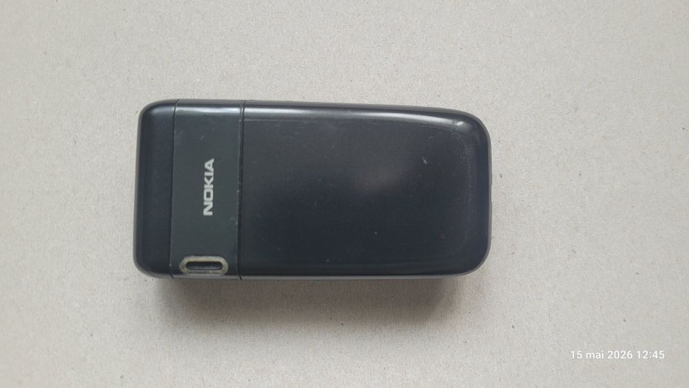 Vând Telefon NOKIA model 6086, cu clapetă