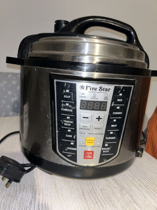 Multicooker cu gatire sub presiune