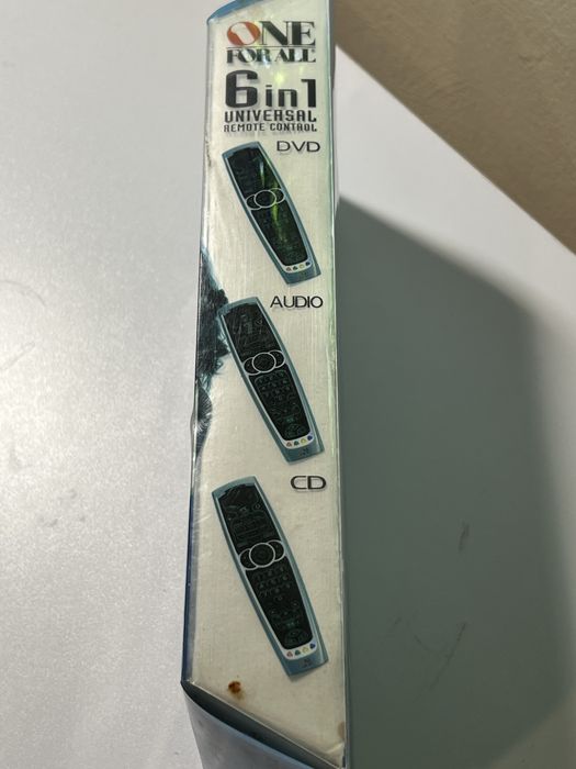 Универсално тв.  дистиционно  с тъч скрин