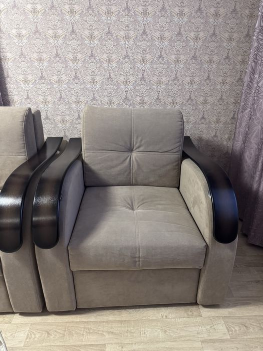 Продам диван и кресло хорошее состояние