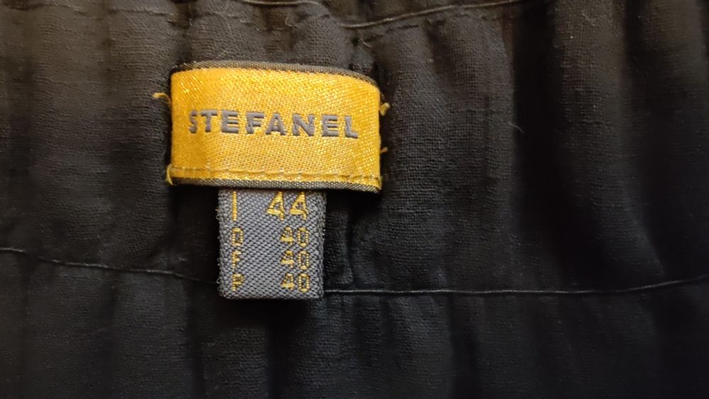 Fusta neagră Stefanel