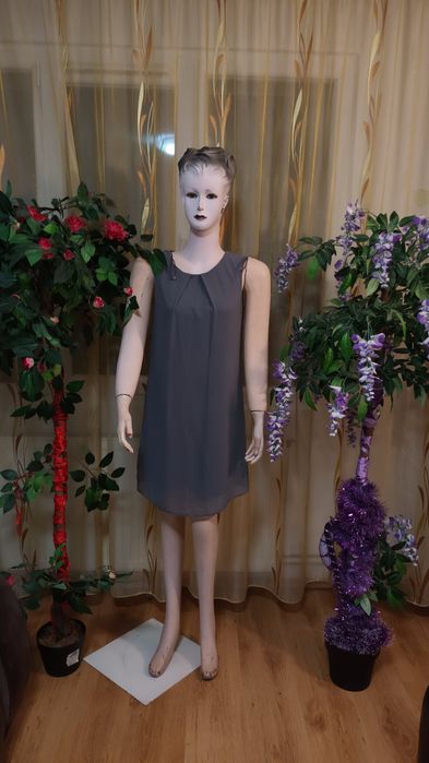 Vand 8 rochii  masura M/20 ron bucata