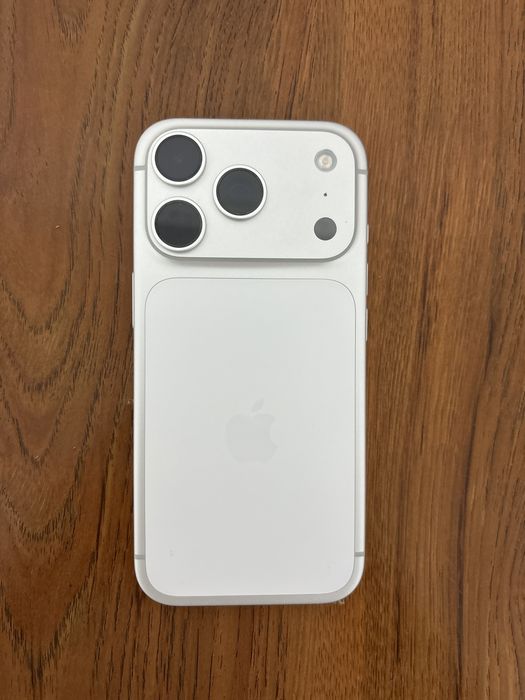 Iphone 17 Pro + чехол в подарок