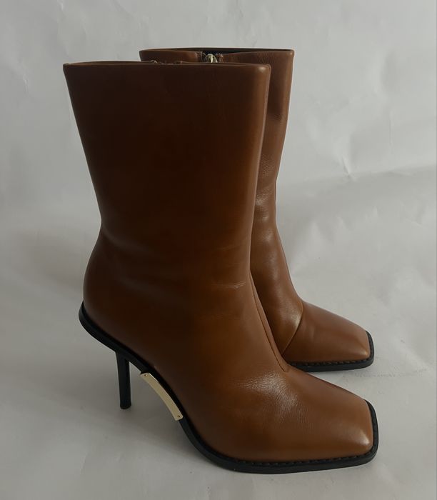 Cizme cu toc din piele