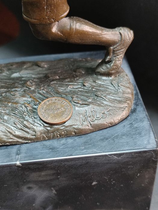 В продаже композиция "Борьба за мяч'