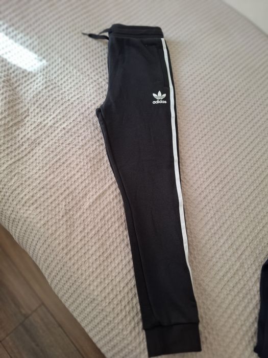 2 броя детски долнища Адидас