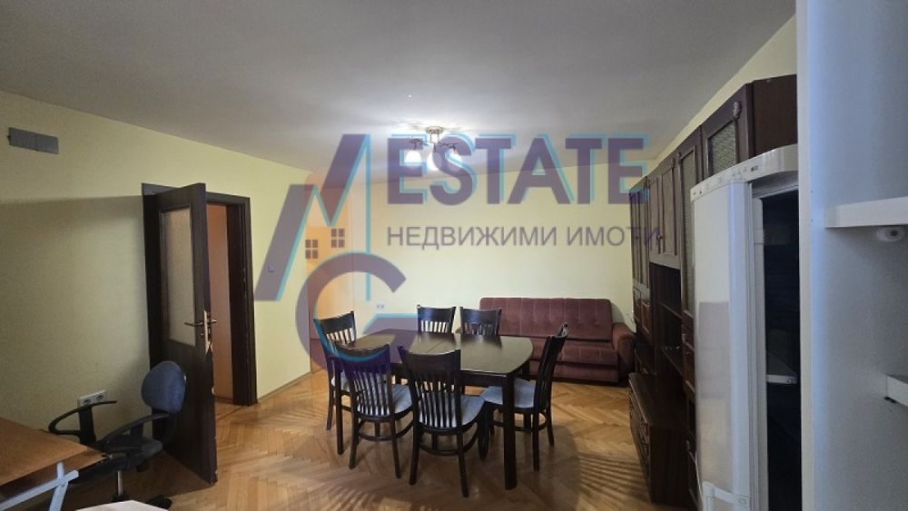 Двустаен, преустроен на тристаен