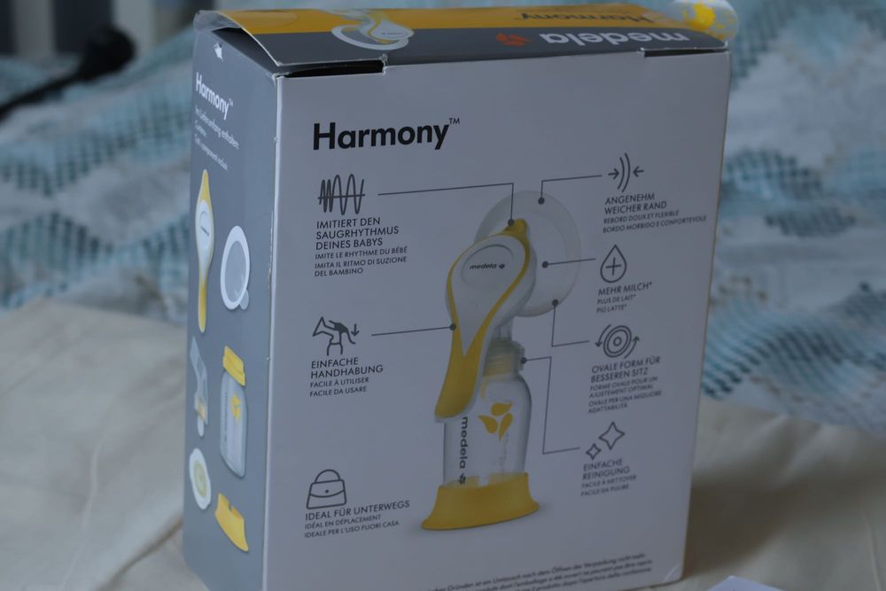 Ръчна помпа за кърма Medela Harmony + Подарък
