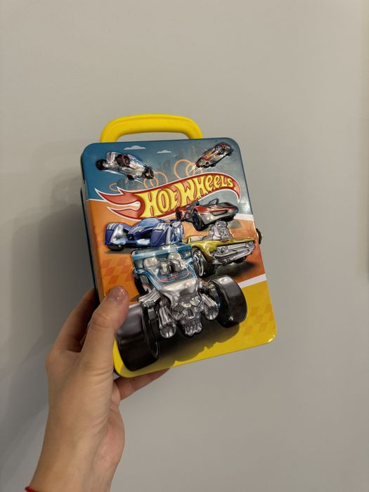 Гараж чемодан для машинок