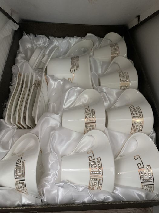 Чайный набор на 6 персон вместе с чайником и сахарницой