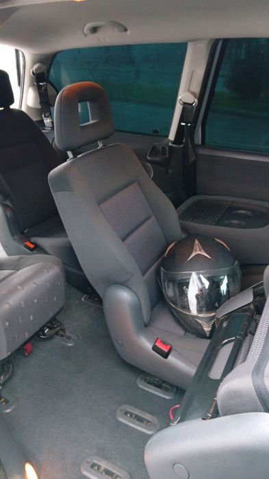 Vând Volkswagen Sharan