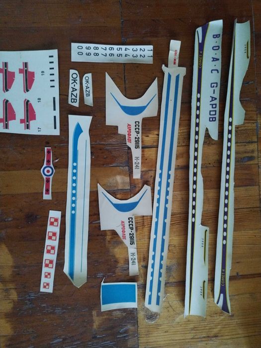 Переводные знаки. На модели самолётов.