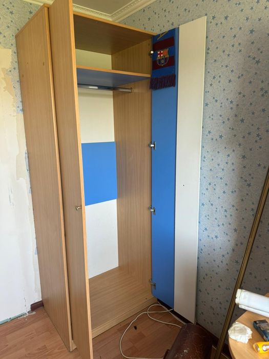 Продам компьютерный стол с 2 шкафами