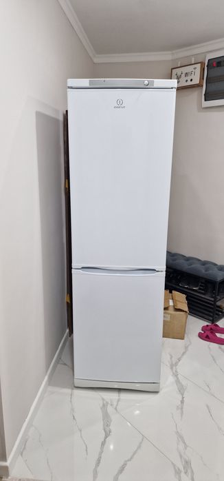 Холодильник Indesit SB200