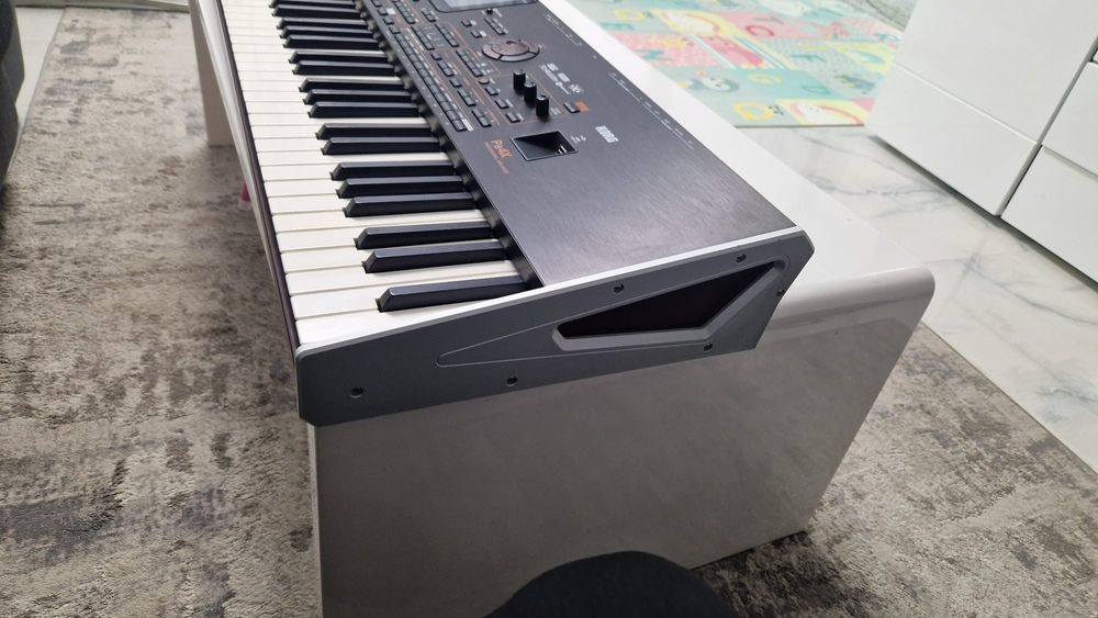 Vând Korg PA- 4x 76 clape!!