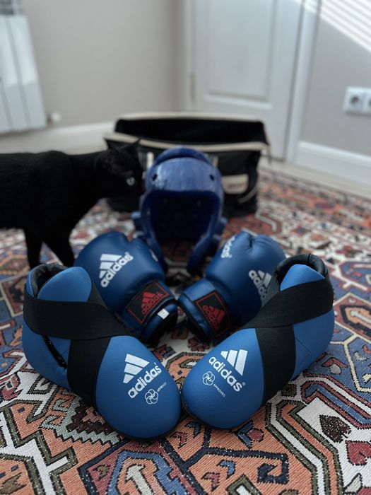 Шлем, перчатки, бутсы размера S (+сумка)