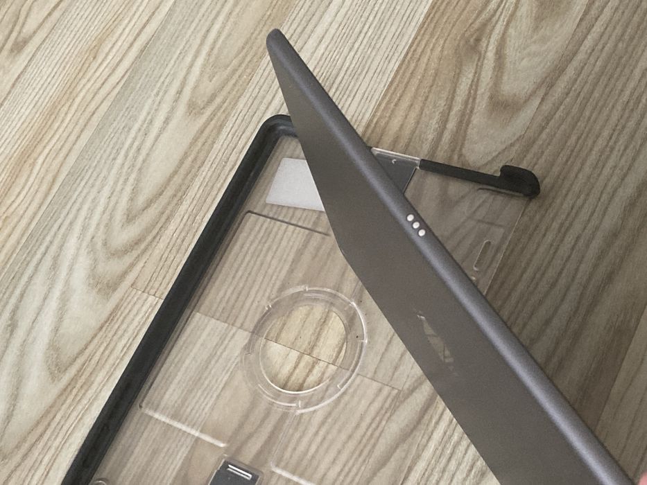 iPad Gen 8 a• 97 % Baterie