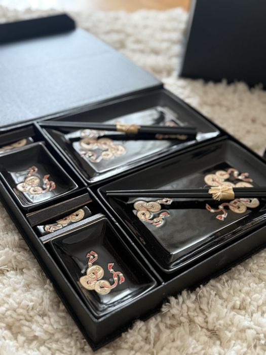 Сервиз с японски елементи