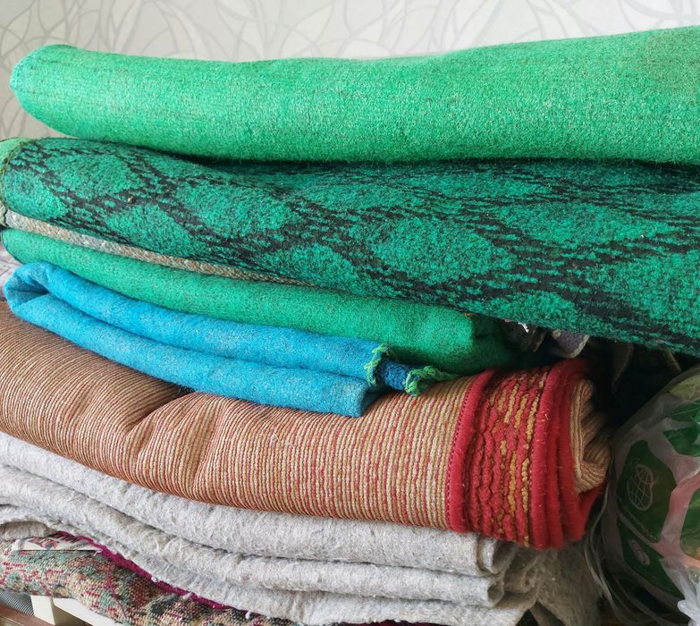 Дорожки, ковры срочно продается