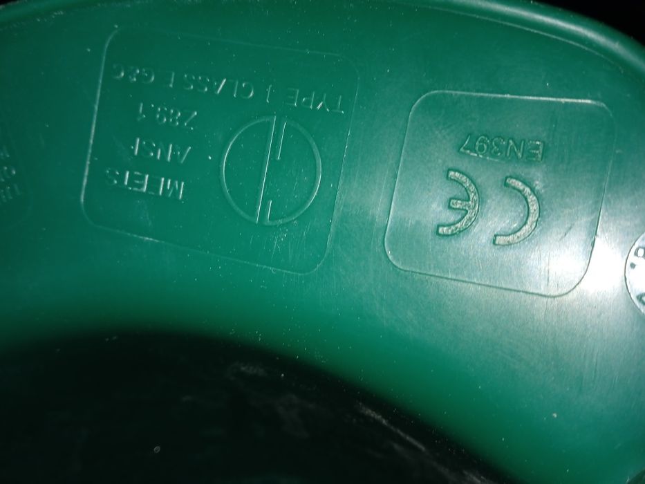 Каски строительные 10  штук