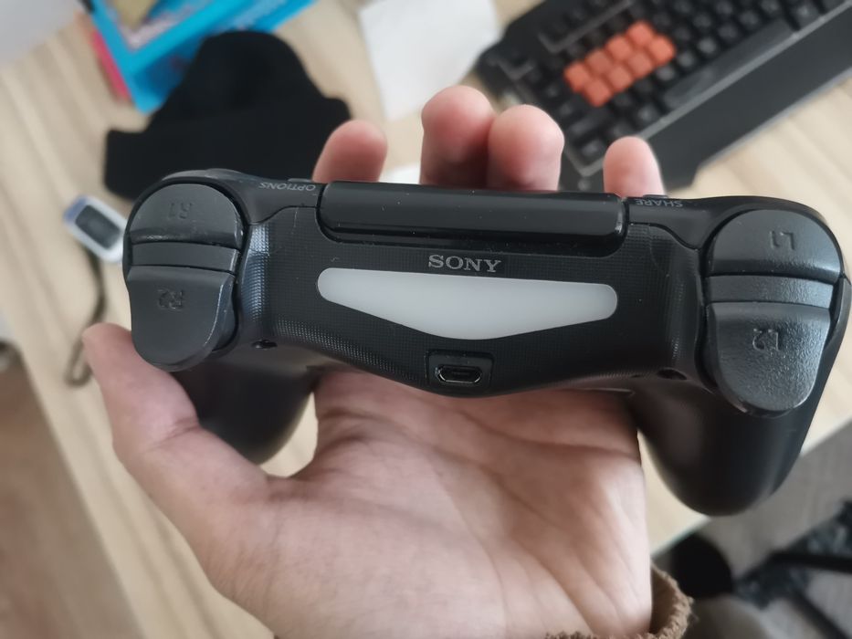 Геймпад Sony DualShock 4