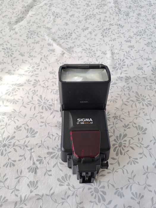 Фотоапарат SONY a200 с два обектива, светкавица SIGMA, чанта LOWEPRO