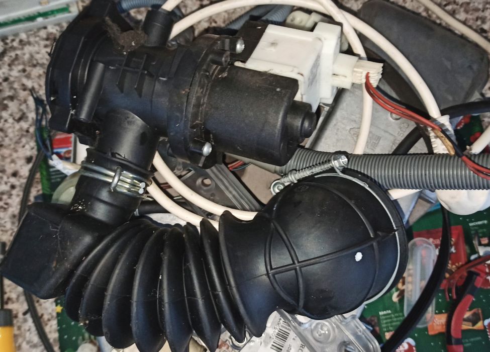 Пералня със Сушилня Indesit IWDC 6125 на ЧАСТИ