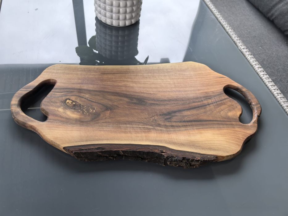 Tocătoare  și platouri din lemn de nuc și stejar