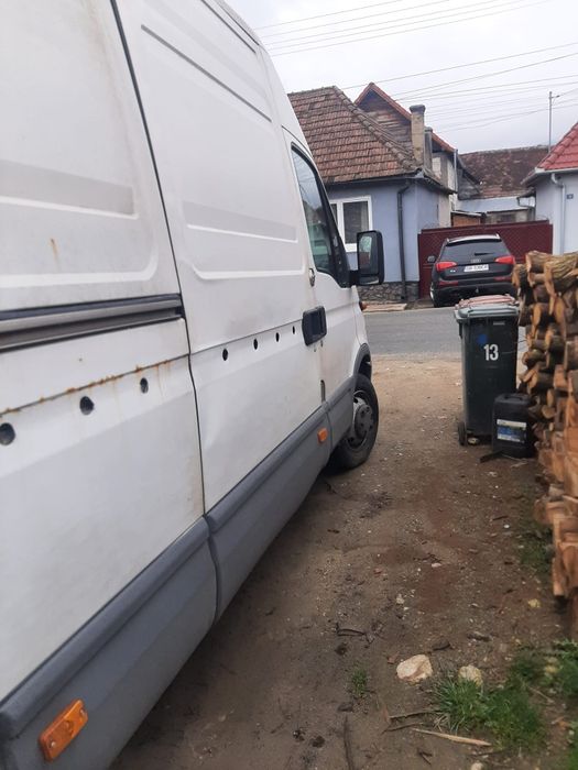 Vând iveco duba. 2 8. 130 cp