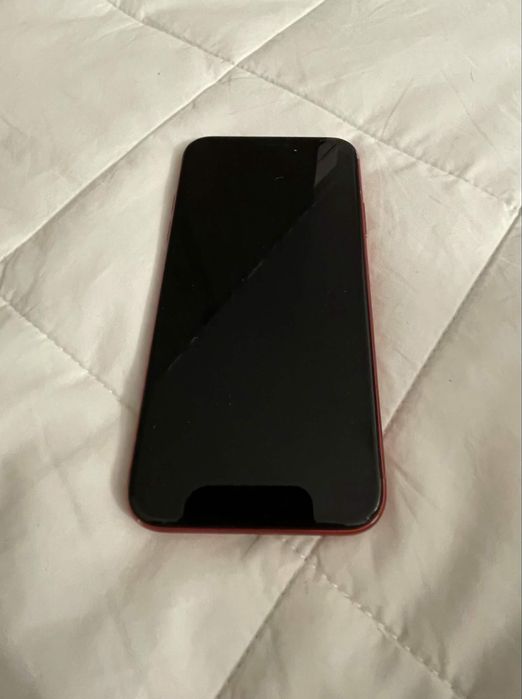 Iphone 11 красный