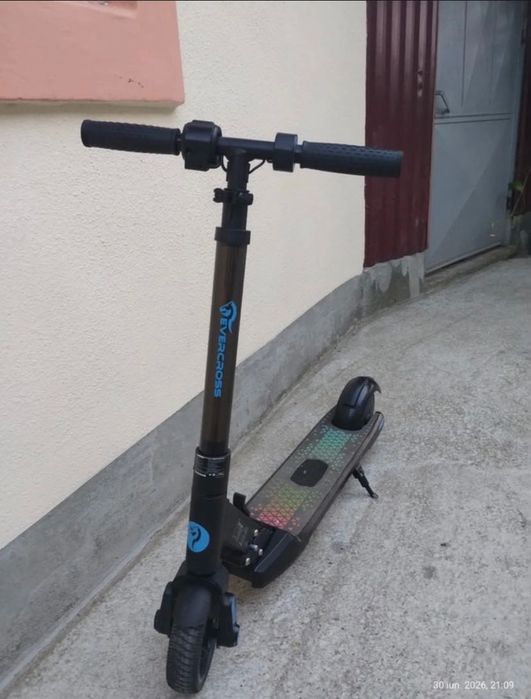 Trotinetă electrică pentru copii