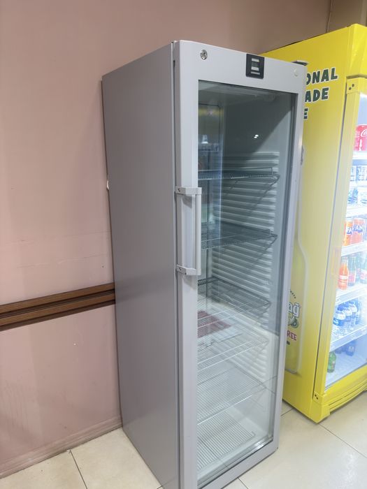 Вертикална Хладилни витрини  липхер