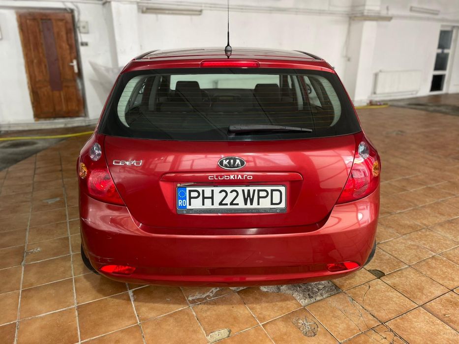 KIA Ceed 1.4i fab 2007 (posibil motor defect) bara fata sparta avariat