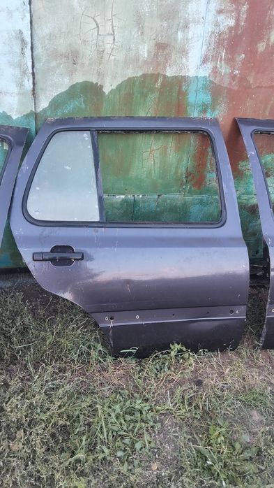 продаются 3 двери на гольф