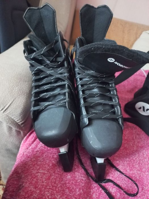 Коньки хоккейные