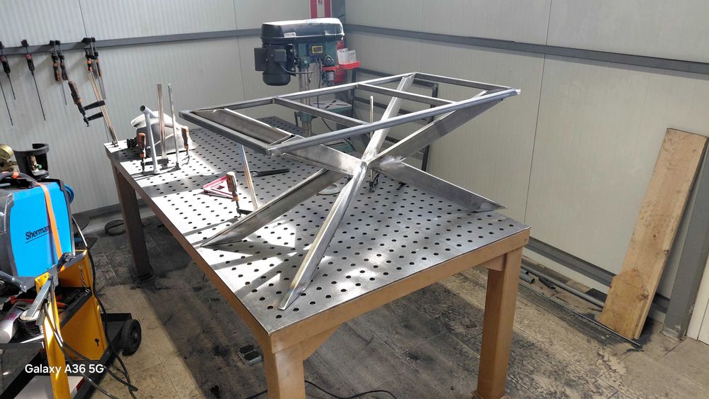 Метални крака за маса