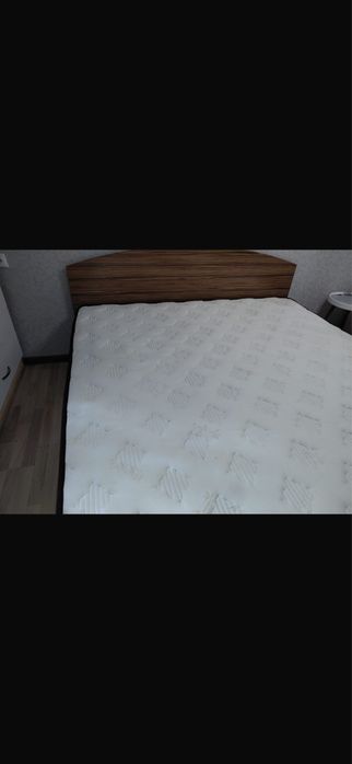 Двуспальная кровать