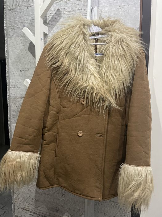 Зимно,топло дамско късо палто с пухена яка