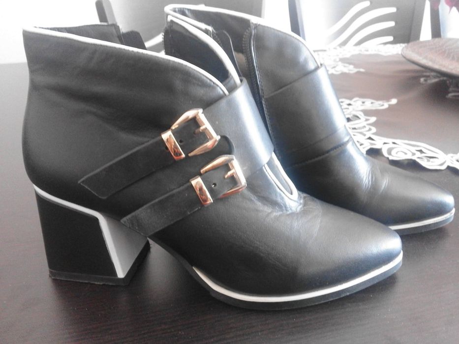 Боти от естествена кожа с намалена цена до края на месеца