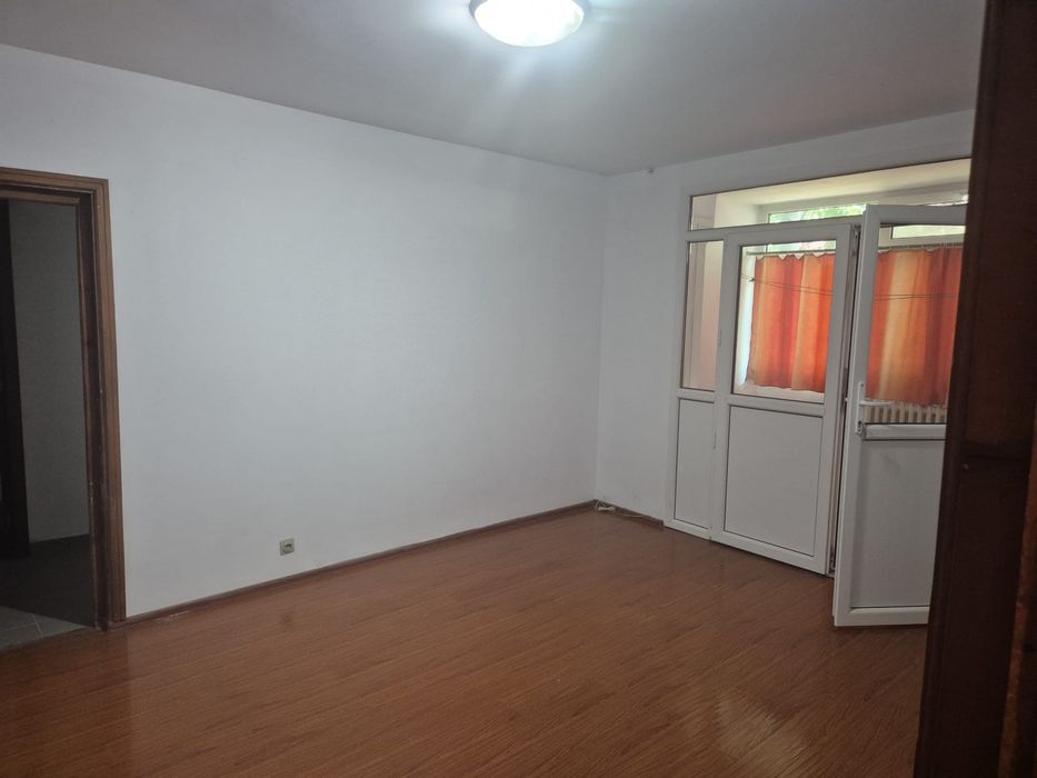 Inchiriez spatiu comercial - central
