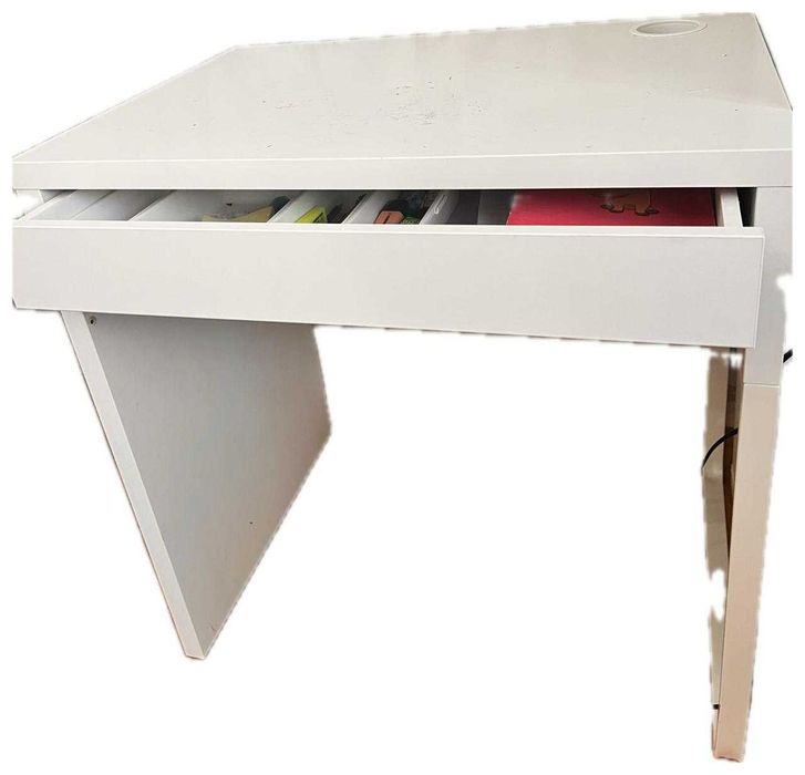 стол в детскую (икеа)