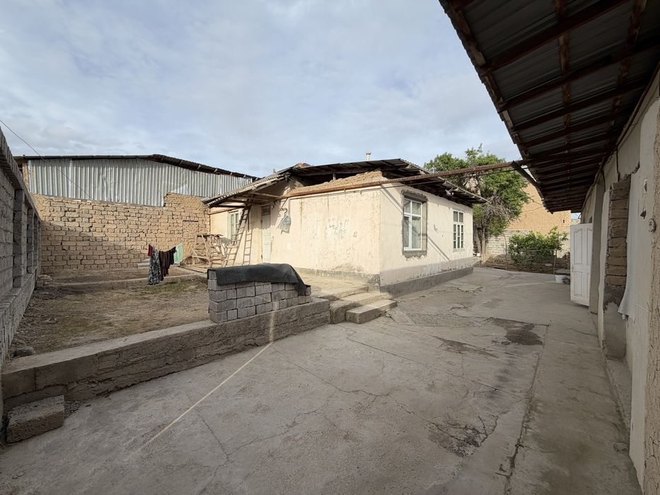 Uy sotiladi Zangi otada 4 sotuk srochni